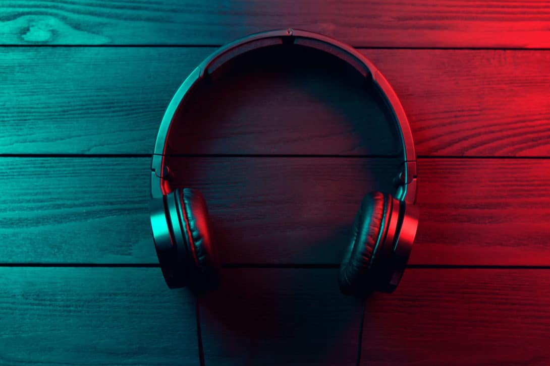 how do headphones work