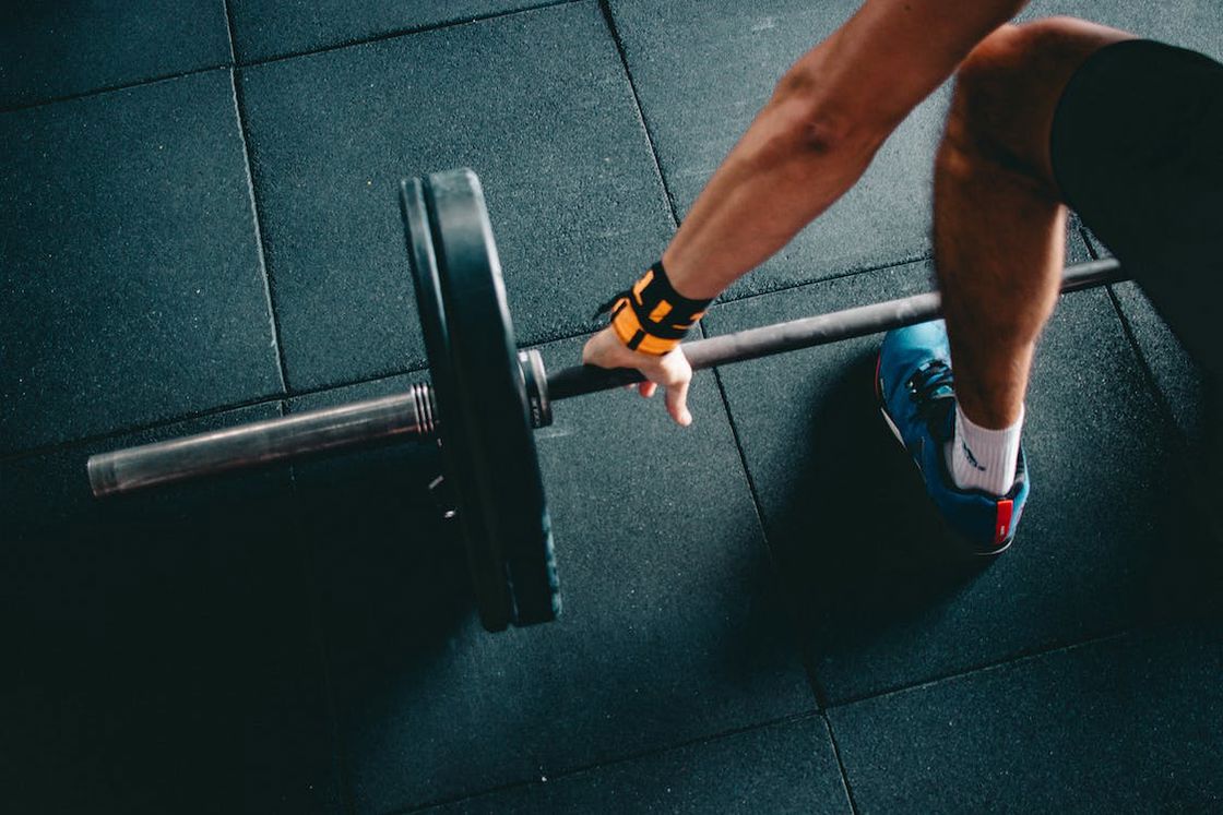 Man trying to lift a barbell from the floor