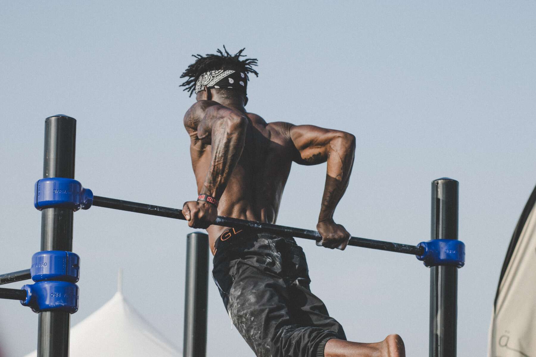 A man lifting himself on a bar